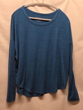 Time and Tru Blue Lightweight Crew Neck Top